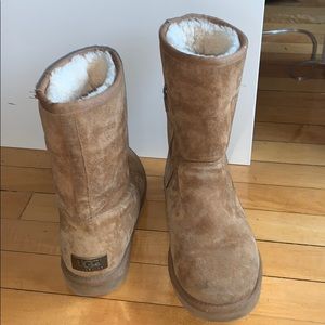 Medium chestnut UGG